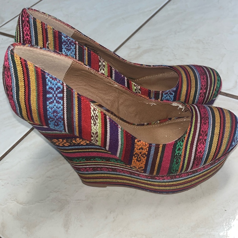Steve Madden size 7M tribal print wedges